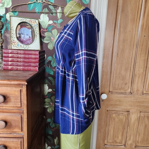 LED Luxe Essentials Plaid Top Size Small - Picture 5 of 12